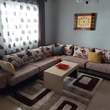 Apartament Me Qera Afer Liqenit, Altini *