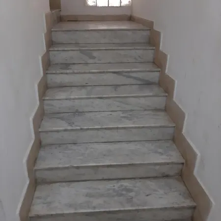 Διαμέρισμα Me Qera Afer Liqenit, Altini