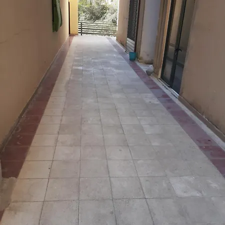 Me Qera Afer Liqenit, Altini Διαμέρισμα Πόγραδετς